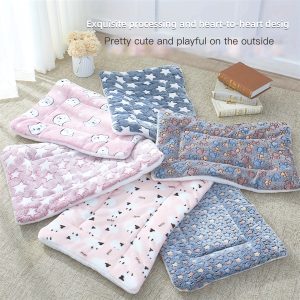 Flannel Paw-Print Pet Blanket Mat – Crazy Cat Ladies
